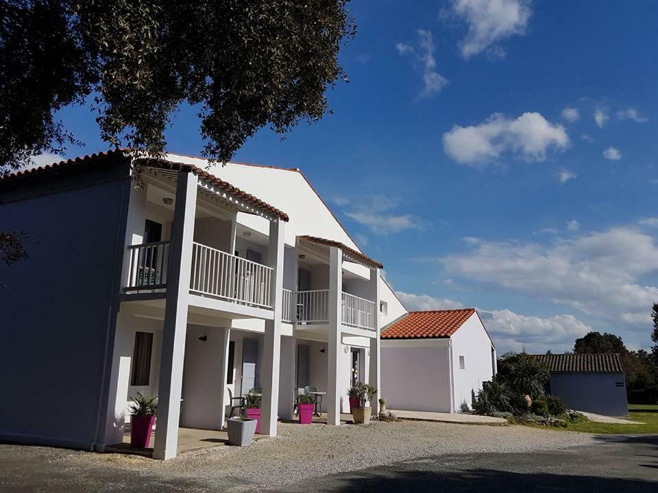 Les Chenes Verts Saint-Savinien Экстерьер фото